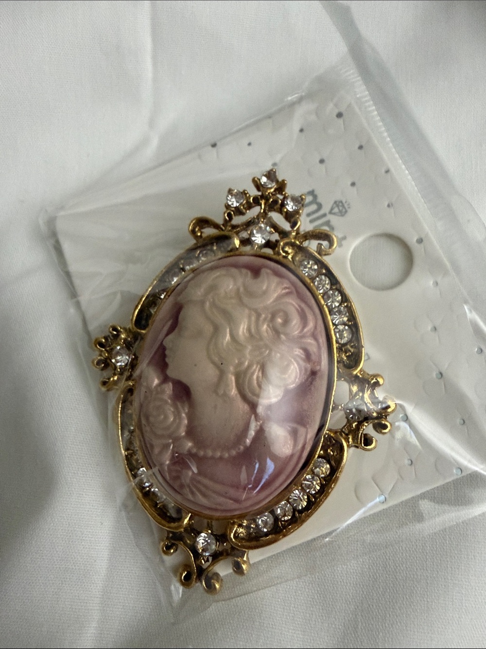 Vintage-Inspired Pink Cameo Brooch Pendant with Gold Frame